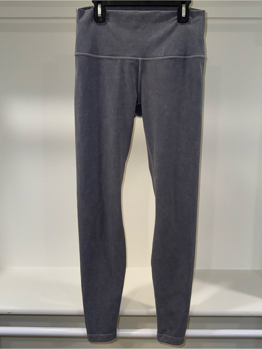 Lululemon Wunder Under tights in a snow-washed gray colorway